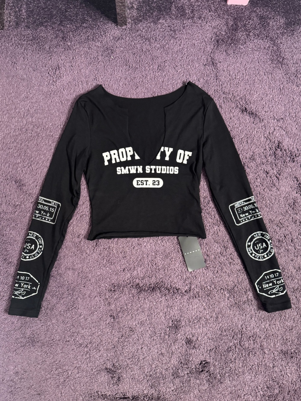 Black Long-Sleeve Graphic Crop Top